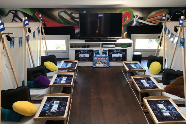 Pigiama party tema Fortnite come organizzare una festa con le tendine teepee